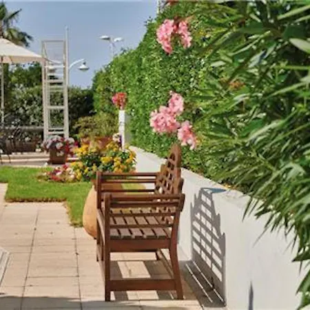 Scenic Le Mediterranee - 2 People Ground Floor Studio For Reduced Mobility Apartment